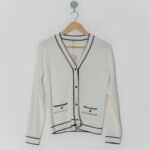 CARDIGAN BLANCO NEGRO USA REUSA