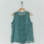 BLUSA BLANCA FLORES VERDES  SFERA  XL