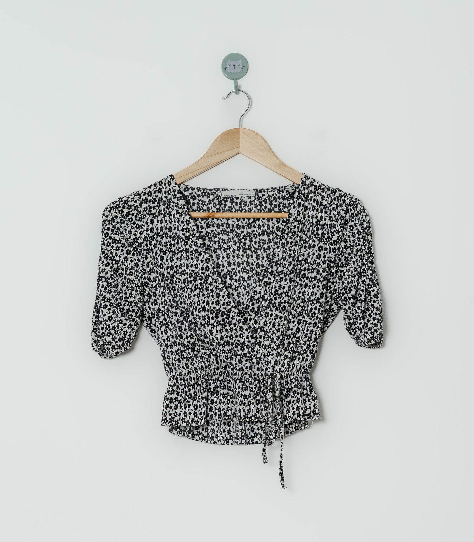 CROP TOP BLANCO FLORES  PULL AND BEAR  S