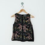 BLUSA NEGRA FLORES  BASEMENT  M