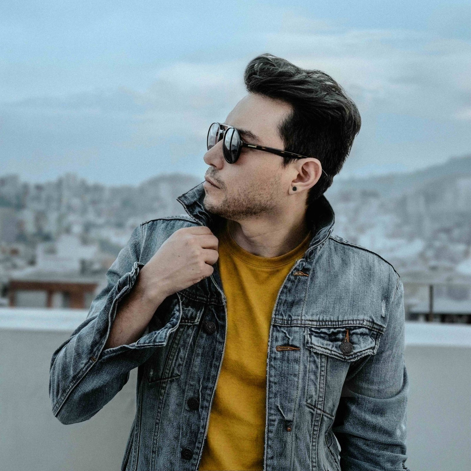 Santiago Velasco, Art Director de Usa REusa, dirigiendo la estética de la moda circular y el reuso de prendas second hand